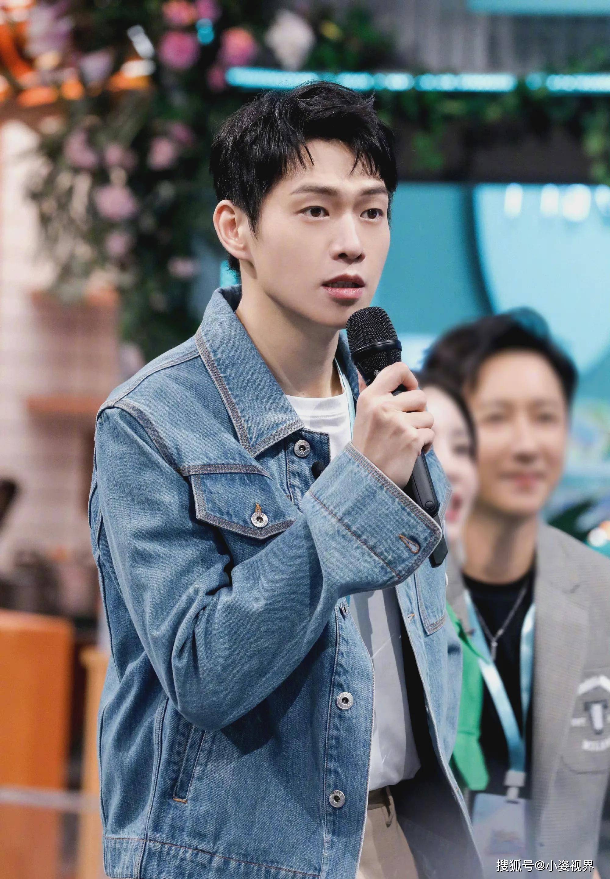 徐海乔突然登顶热搜,网友们让他做好当刘亦菲男主角和爆红的准备