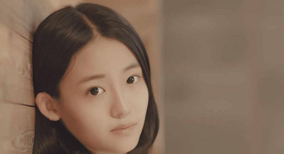 绿地女主张雨婷19岁写真集曝光,颜值超高,曾被多个大v转载报道_张玉婷