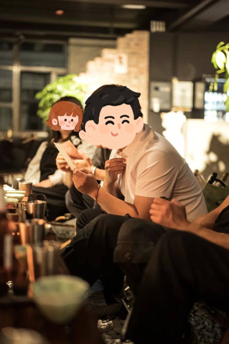 一边锤他的胸一边说:你好讨厌哦想牵哪位异性的手用四个字形容你是一