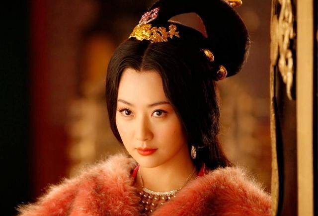 第一个是吴起的妻子吴起,为了前途,四处求官,他曾经拜曾子为师,因为曾