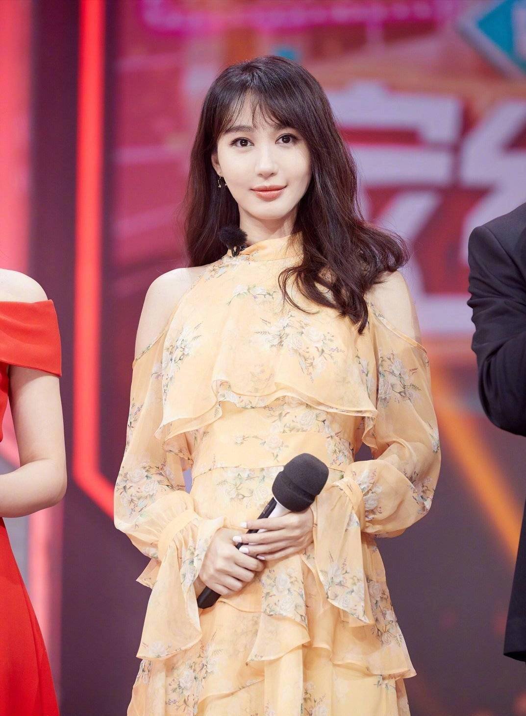 09年黄教主认识了新欢之后就与李菲儿的感情越来越淡了