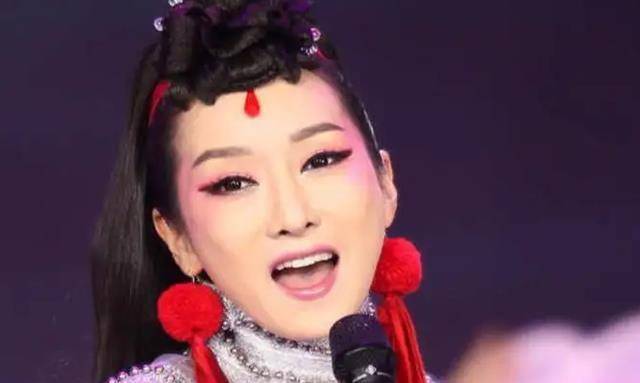 萨顶顶卸妆后,气质超凡脱俗,真是一张行走的音乐cd_演出_歌曲_舞台