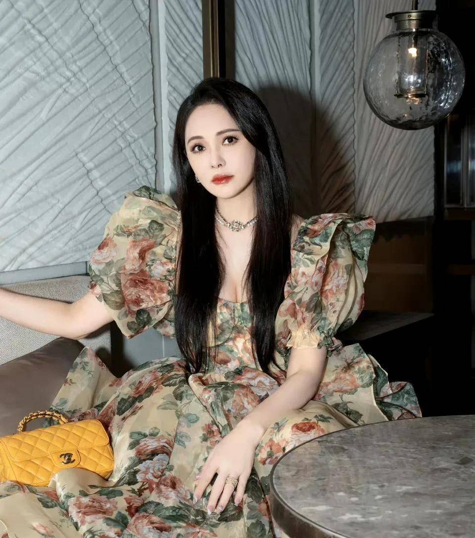 伊能静工作室分享了一组她的美照.