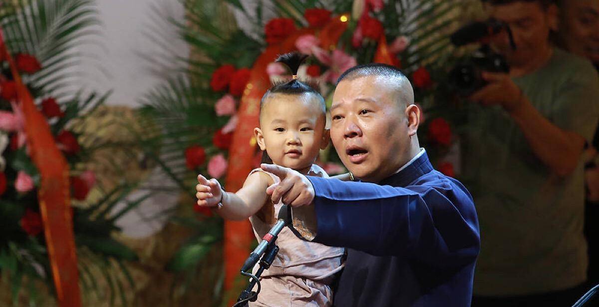 郭德纲儿子郭汾阳烫头,果然是于谦的徒弟,继承德云社的会是他吗_麒麟