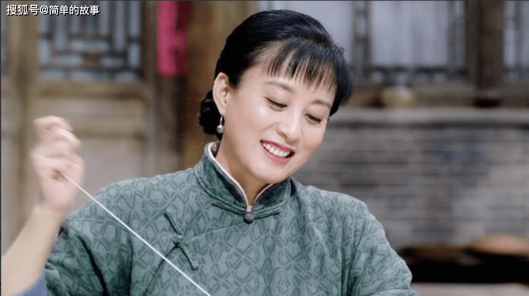 像《芝麻胡同》这种京味儿的电视剧,对她一个北京大妞来说,要演活通情