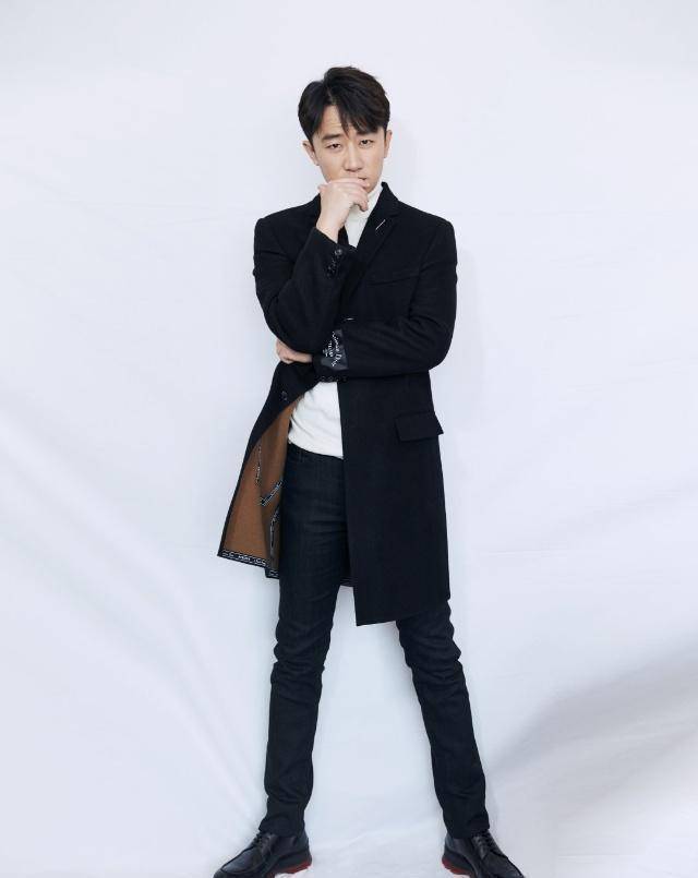 男星齐聚《嘉人》时尚盛典,蔡徐坤范丞丞吴磊,谁的表现力更好?