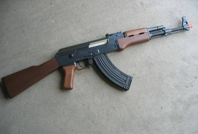 ak47拥有"枪王"的称号,这是长期被各国战士使用后的口碑决定的,它的