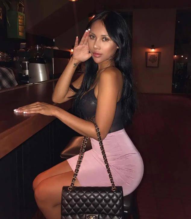 我是库兹马,又帅又能打,女友是超模,哥们羡慕吗?_温妮_生活_高富帅