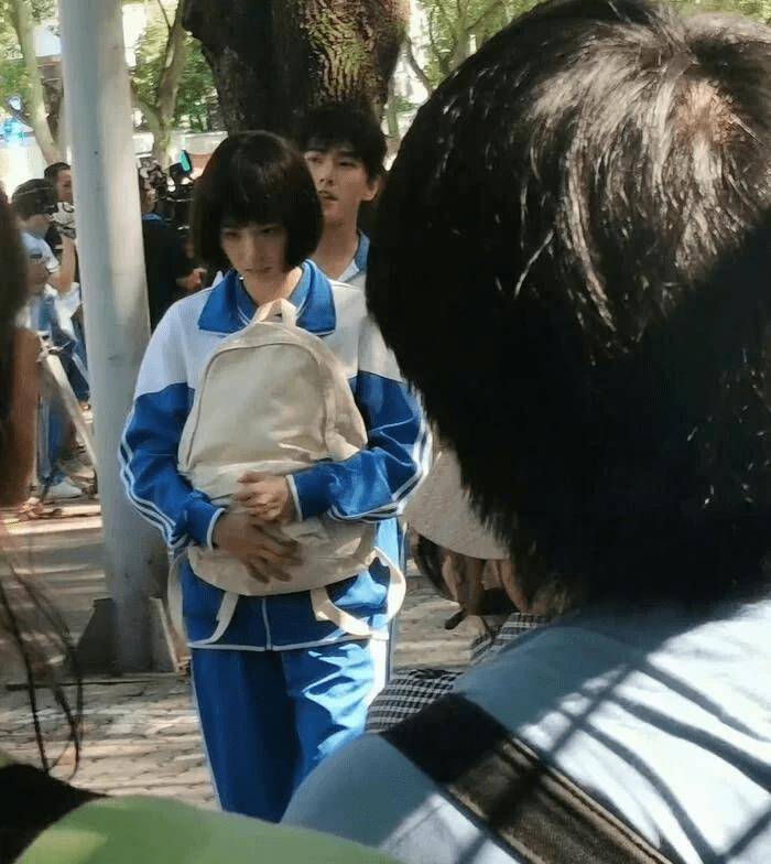 原创95后女星校服造型!