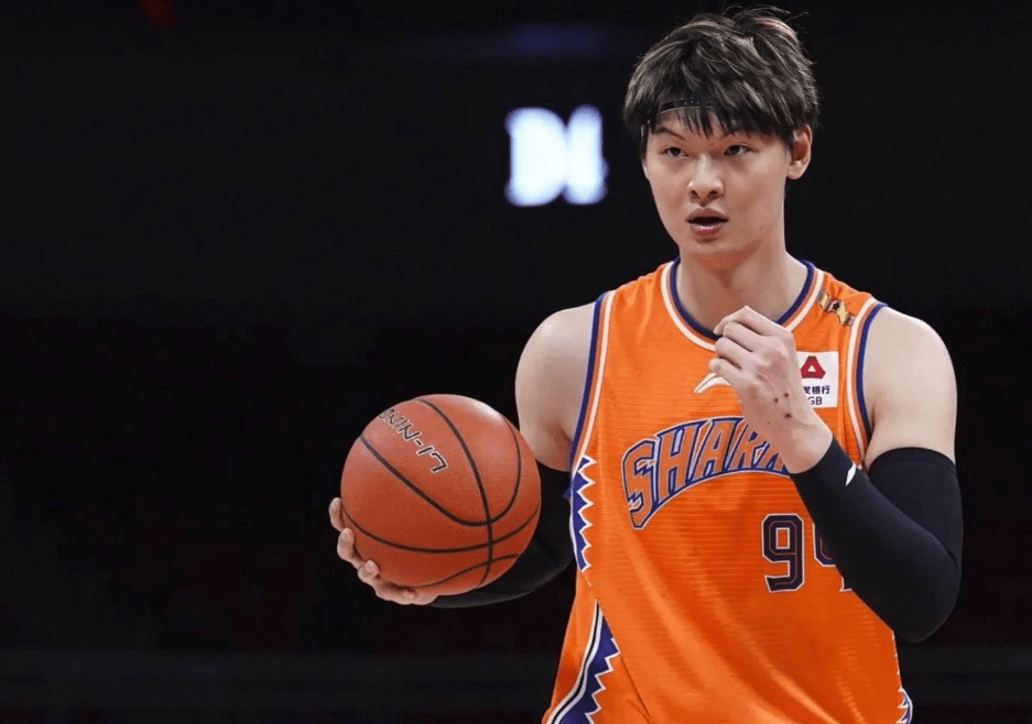 中国男篮替补五人官宣,胡明轩要成为一哥,球迷支持_王哲林_周鹏_实力