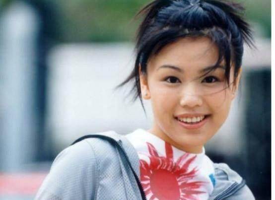 王杰干妹妹,与容祖儿齐名,却被逼退出_何嘉莉_公司_叶佩雯