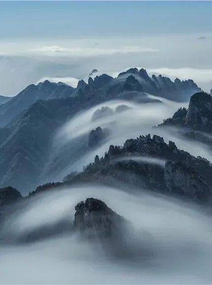 玉皇顶亮宝台和海拔2217米的马鬃岭(最高峰)都是最佳观看云海的位置