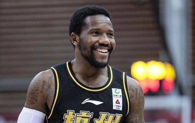 孙铭徽罕见怼网友:嘴巴干净点,一帮猴子乱叫,真的烦!_比赛_广厦_失误