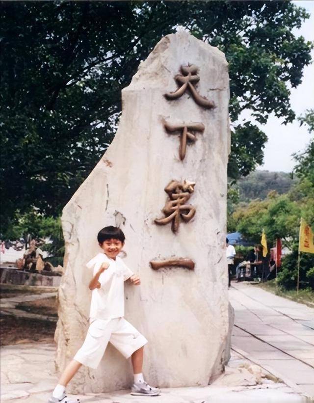 从武校毕业后的张一山找工作也是四处碰壁,加上武术学习在当时年代并