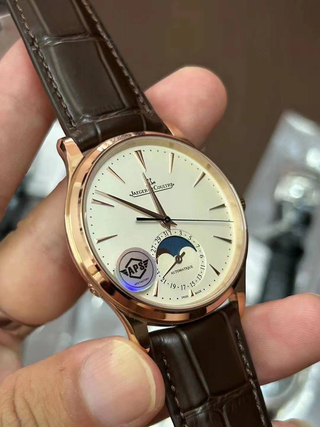 aps新款积家月相大师腕表鉴赏对比老款月相大师,男人必备的正装腕表之