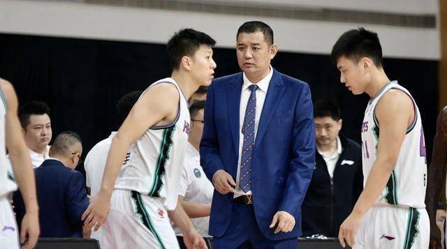睢冉:山东男篮符号是丁彦雨航,巩晓彬是废物,是球迷害了球员_1_cba