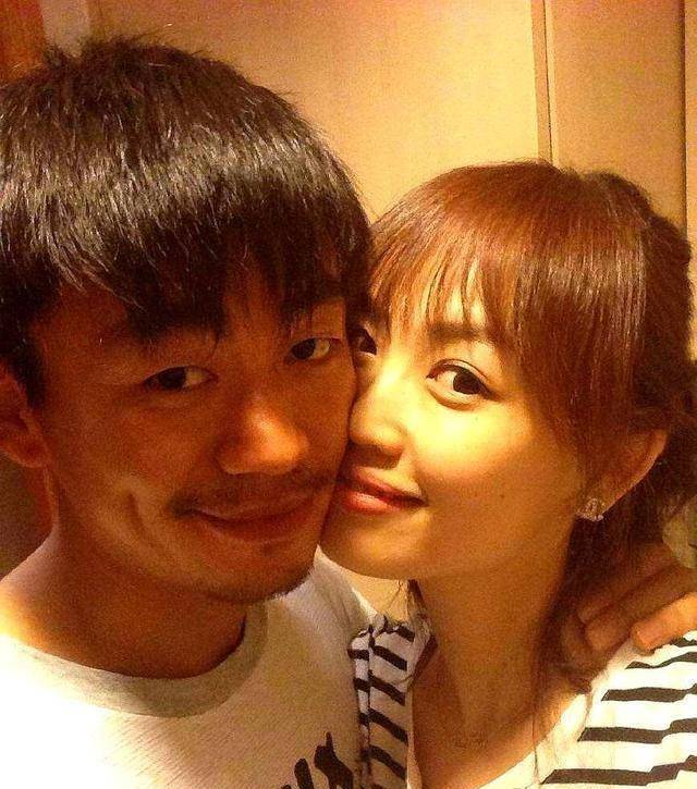 王宝强"一家四口"高调牵手,马蓉这一次选择了沉默,认识这个人_女人