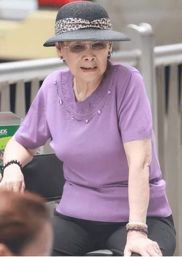 乐裕民不归还李玟遗物,此举目的被扒,可能学梅艳芳妈妈拍卖遗物_母亲