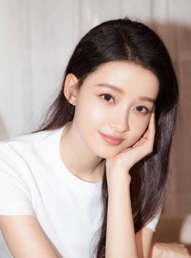 孙怡晒女儿洗车照,意外暴露豪车价值!