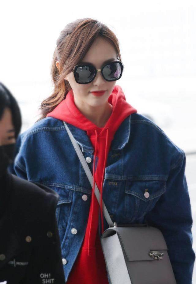 唐嫣新造型来了,颜值真高,网友:她怎么样都好看!_帽子_大衣_显得