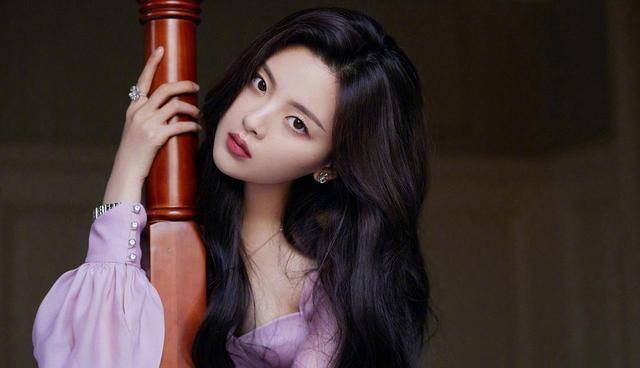 2,杨超越王一博和乐华重新争取了一下福利,他现在出演电影除了片酬以