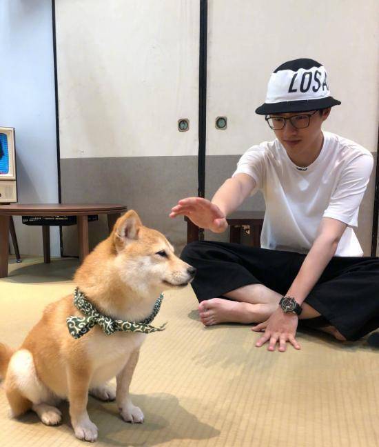 王俊凯的衣服,朱一龙的耳环,刘昊然的脚趾,粉丝眼力堪比显微镜_林彦