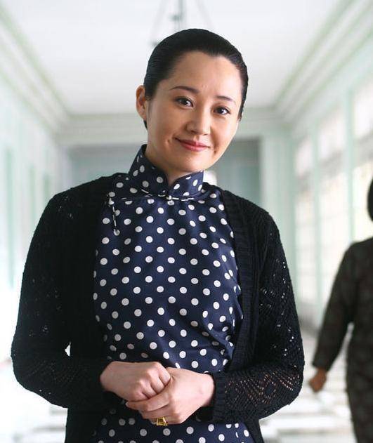 她风情万种,前凸后翘的身材惊艳网友,仅靠一个眼神搞定彭于晏?