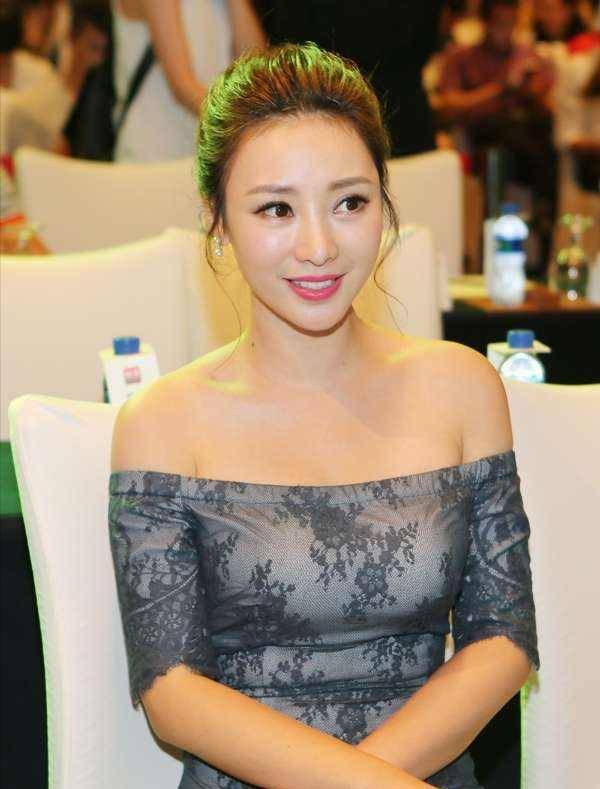 看42岁的柳岩是怎样被娱乐圈一步步吞噬掉的_母亲_因为_广州