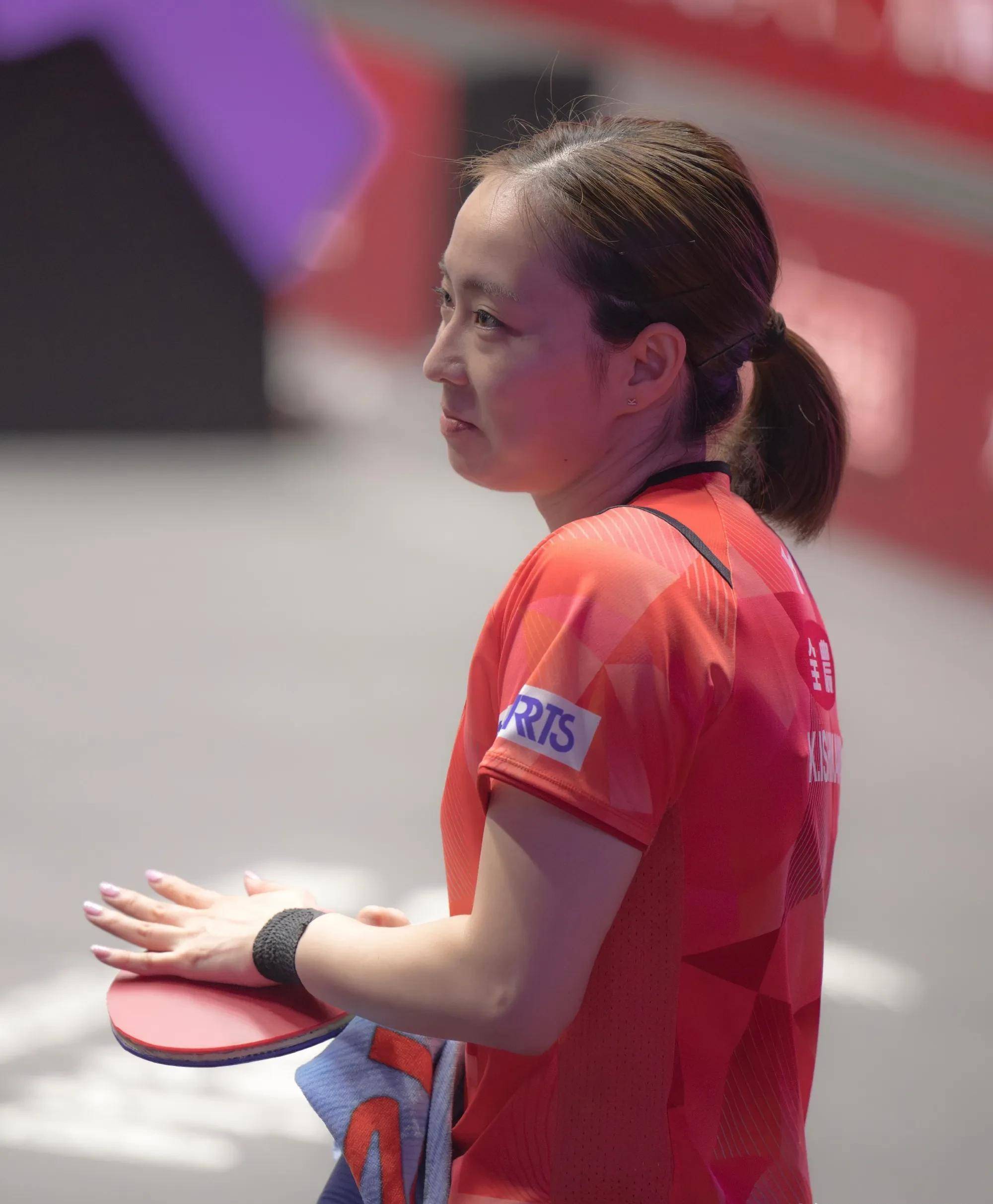 职业生涯师从的教练员又大多数是我们人,石川佳纯学会了一口流利的