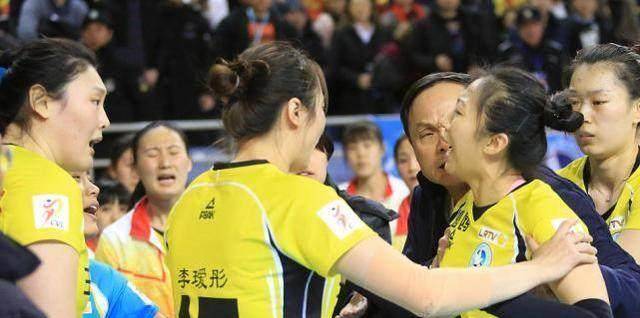 王一梅刚获新生就控制不住自己,可惜了球迷对她的厚爱_教练_丁霞_比赛