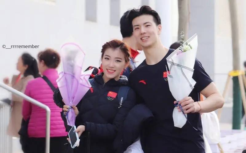 王诗玥搭档柳鑫宇,中国花滑界"金童玉女"_冰上_感情_动力