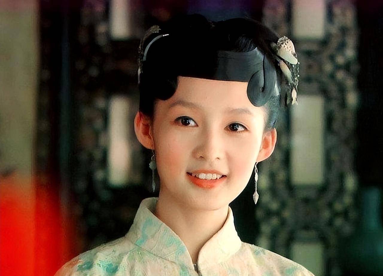 经过慎重考虑李沁答应出演薛宝钗一角,为了不让老师们寒心李沁表明拍