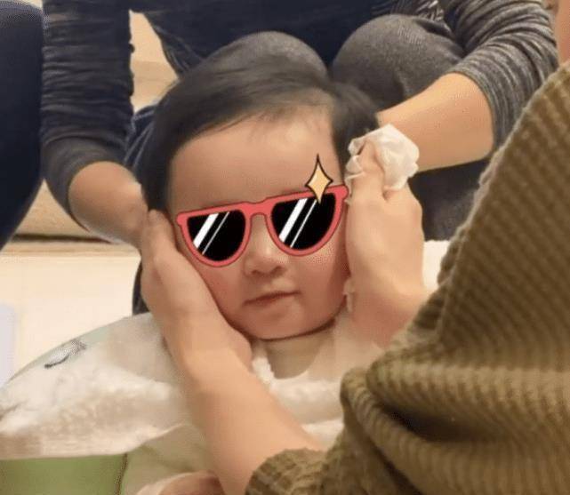 不错的,他嘟着嘴巴的样子看着很可爱,看着就像哥哥jasper还是婴儿的