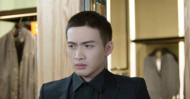 对自己喜欢的兄弟当年由杨洋和郑爽主演的《微笑很倾城》,张彬彬在剧