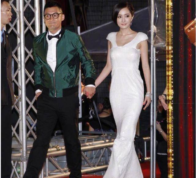 angelababy当天是携手黄百鸣