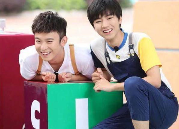 董子健晒与前助理的聊天记录,可网友留言全是王俊凯_微博_一个人_表情