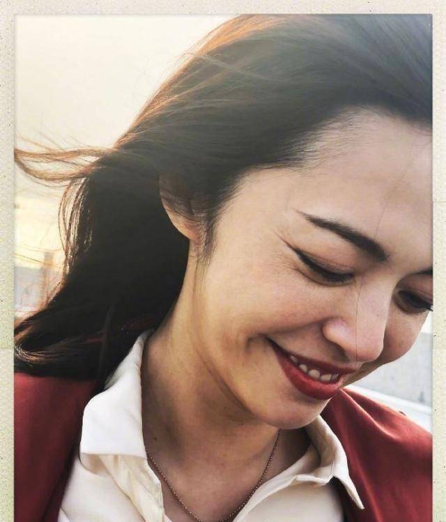 姚晨李念郭京飞都发文告别《都挺好》内容截然不同,态度一目了然_朱丽