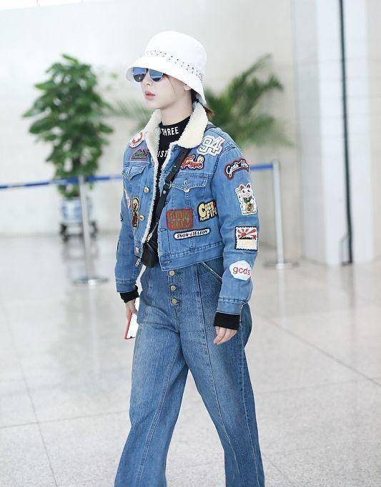 杨紫很适合短发造型,它干净而干练,看起来像个学生_小白_线条_黑色