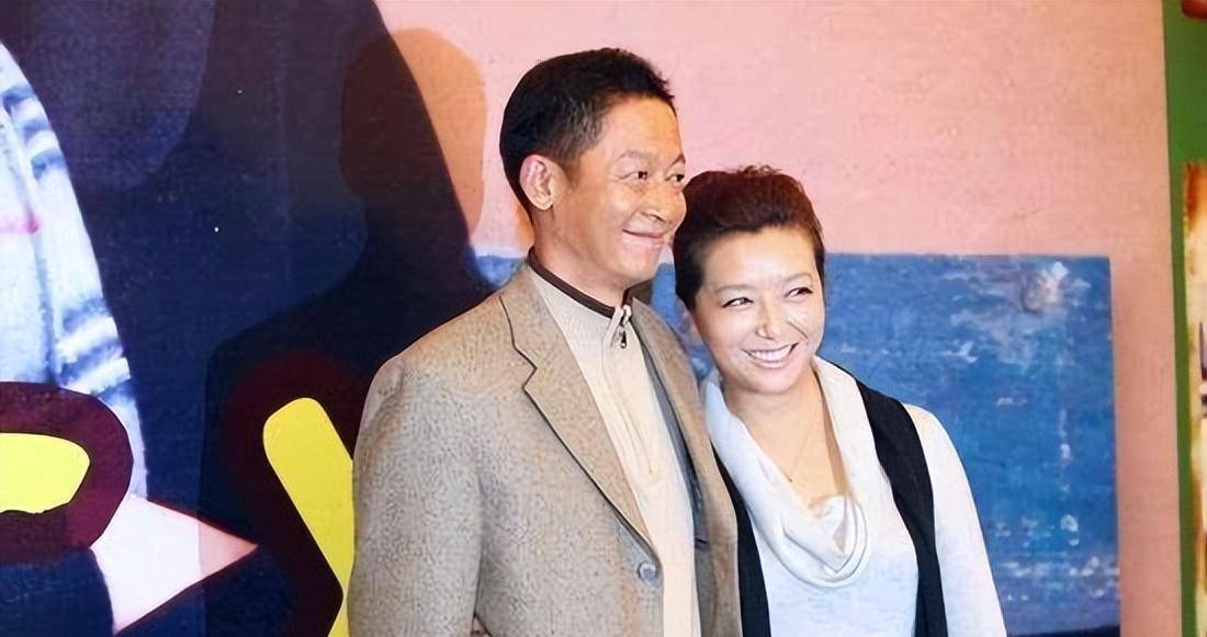 看了51岁前任江珊,再看看现任44岁妻子,网友:有点替王志文可惜_时候