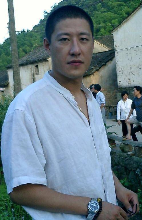 二婚后于震格外珍惜,将小13岁的妻子宠成公主_辛月_婚姻_电视剧