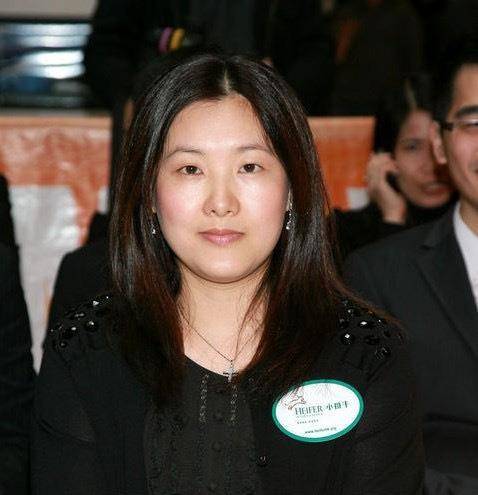 40岁伏明霞近照,与父母断了关系,只为嫁给老头,今打算第四胎_小时候