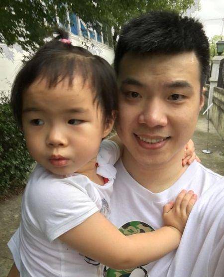 黄毅清发文斥黄奕:孩子成她博版面的工具,逼着上各种班_女儿_前妻