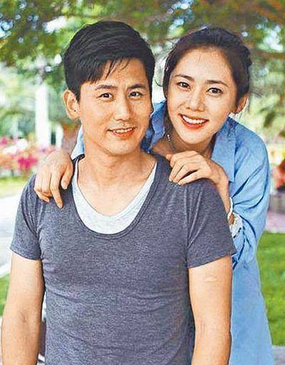 于晓光携韩国媳妇秋瓷炫吃国宾宴,一旁的宋慧乔格外甜美_晚宴_婚姻