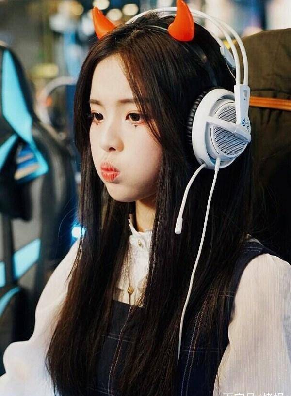 真正的盛世美颜,杨超越只能垫底,她才是无死角美女_实力_气质_戚砚笛