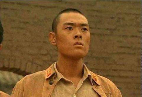 曾因戏被炸到双目失明,患病欲从5楼跳下,今成国内首位80后影帝_张桐