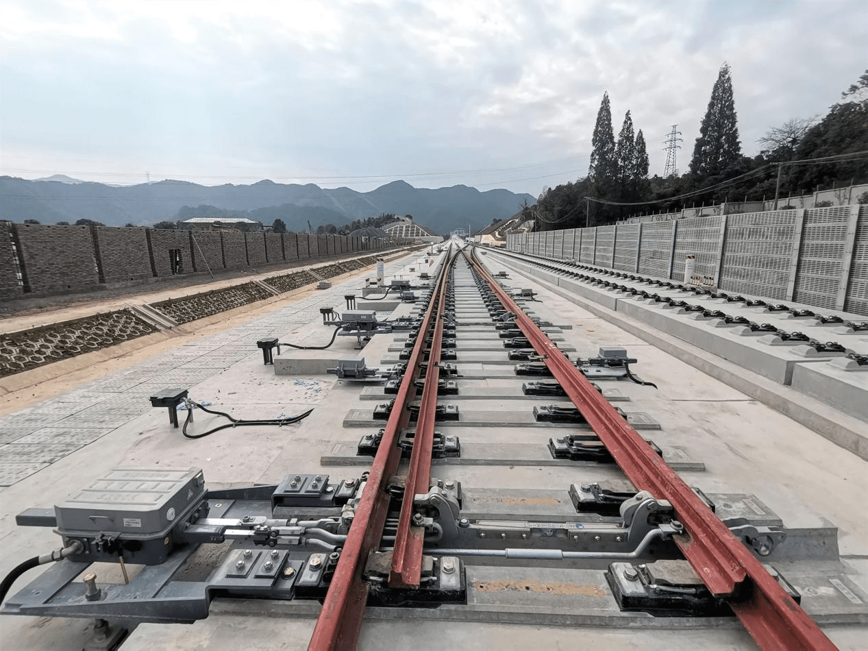 s700k-c电动转辙机应用于高铁线路1999年,国家提出西部大开发战略