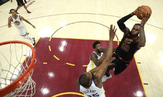 骑士必胜一局再输球,乐福表情无奈,老板晒图不满_比赛_总决赛_勒布朗