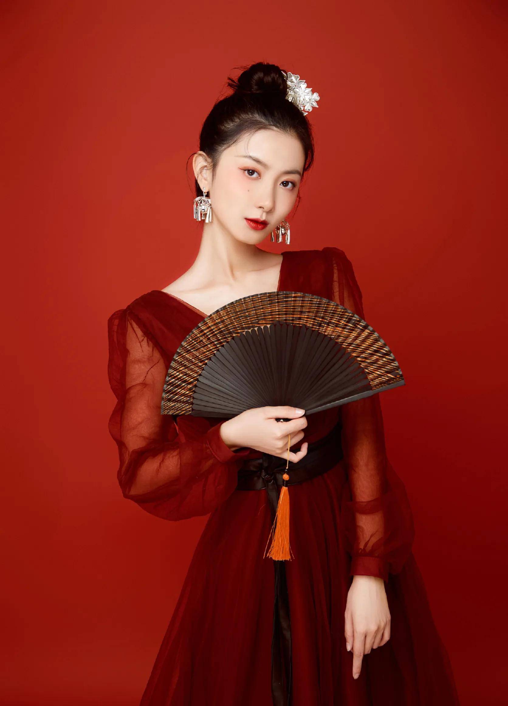 最近最出圈的电视剧应该就是《长相思》了,目前三个男主"争奇斗艳",各