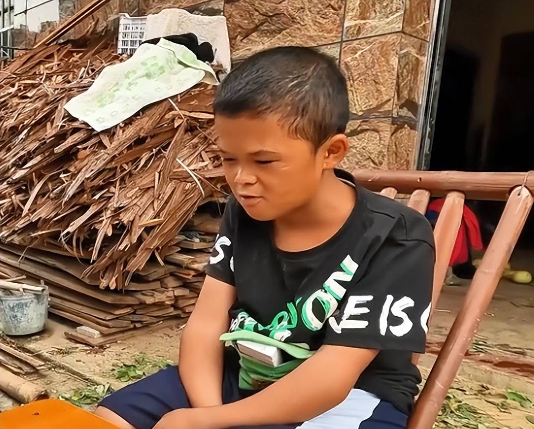 17岁小马云近况堪忧,被11岁小孩喷杀虫剂,还被表哥打