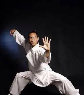 作为武术,修炼太极拳可不能只是练习套路_推手_功夫_架子